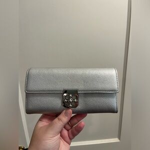 Silver clutch